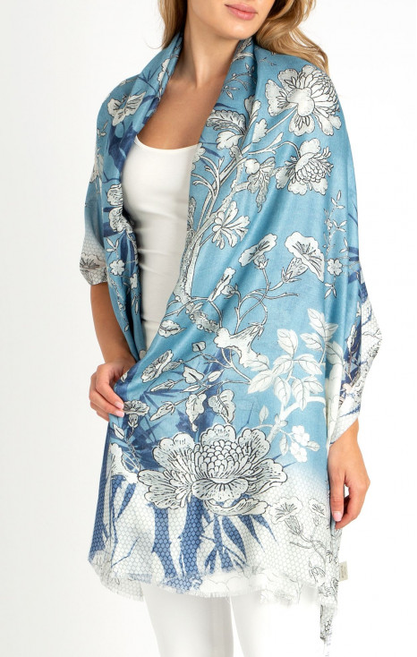 Eșarfă de vară din mătase și modal cu motive florale de culoare albastru 