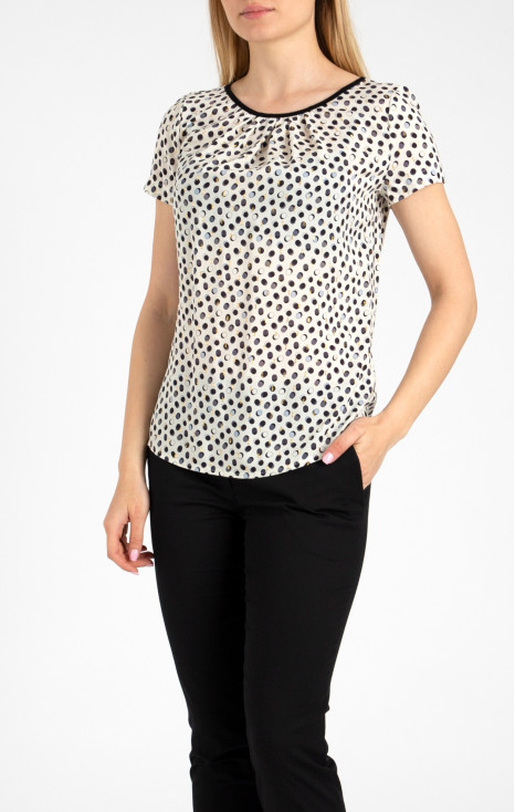 Attractive loose silhouette blouse.