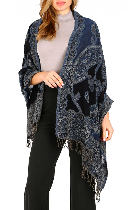 Magnifică moale și caldă eșarfă cu desing authentic  din lână fină 