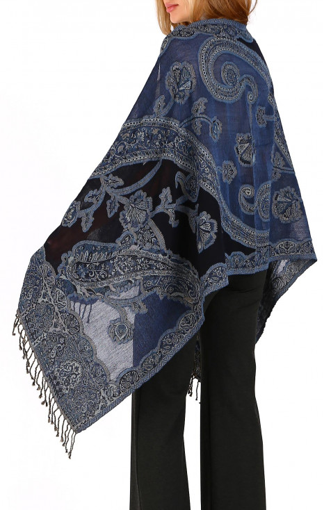 Magnifică moale și caldă eșarfă cu desing authentic  din lână fină 