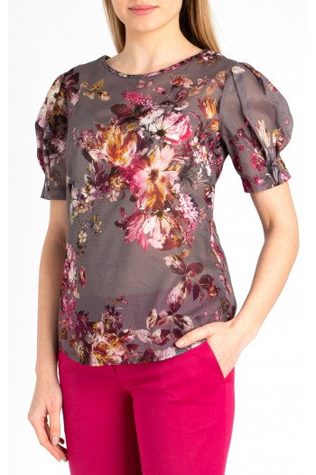 Attractive loose silhouette blouse