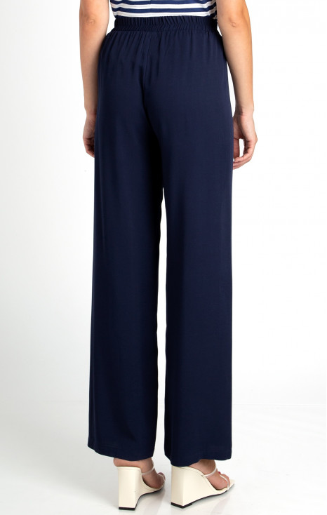 Loose-fit trousers