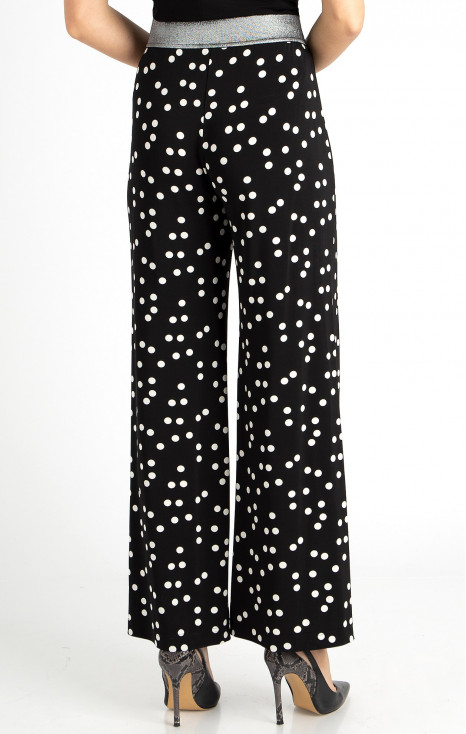 Comfortable loose-fit trousers in Black