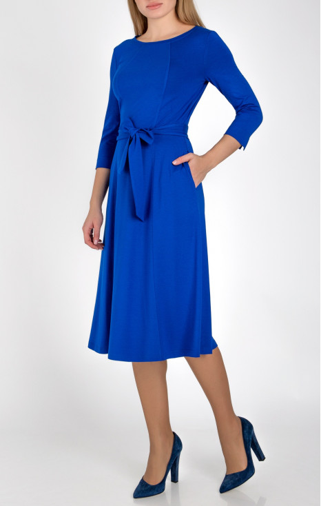 Rochie stilată din tricot cu o curea și buzunare, de culoare albastră