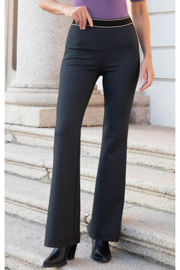 Pantaloni negri dintr-un material de tricot mulat, cu puncte delicate