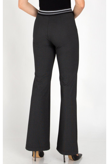 Pantaloni negri dintr-un material de tricot mulat, cu puncte delicate [1]
