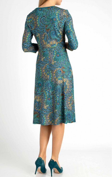 Rochie de stil din tricot cu imprimeu abstract într-o gamă verde-albastru 