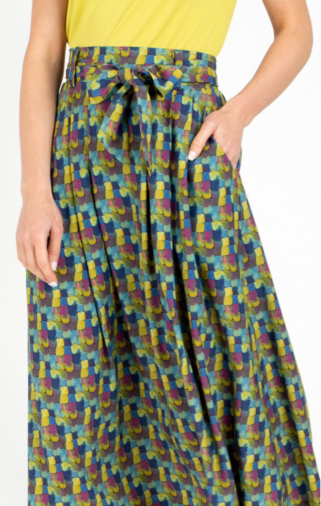 Fustă midi evazată cu imprimeu grafic în culori pastelate