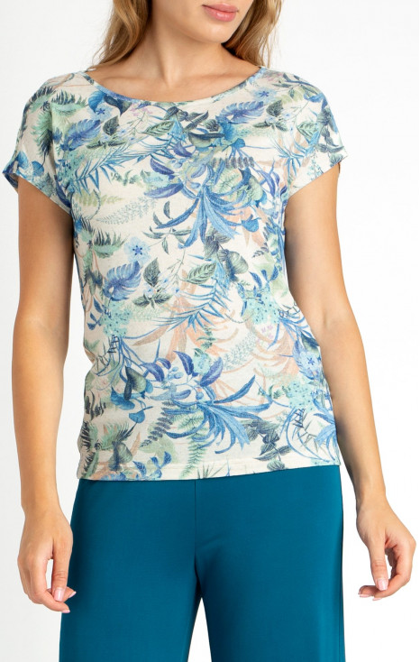 Loose silhouette blouse with linen and blue flowers