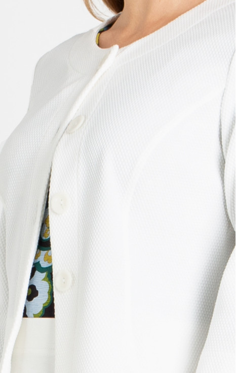 Elegant Short Jacket with Buttons in White