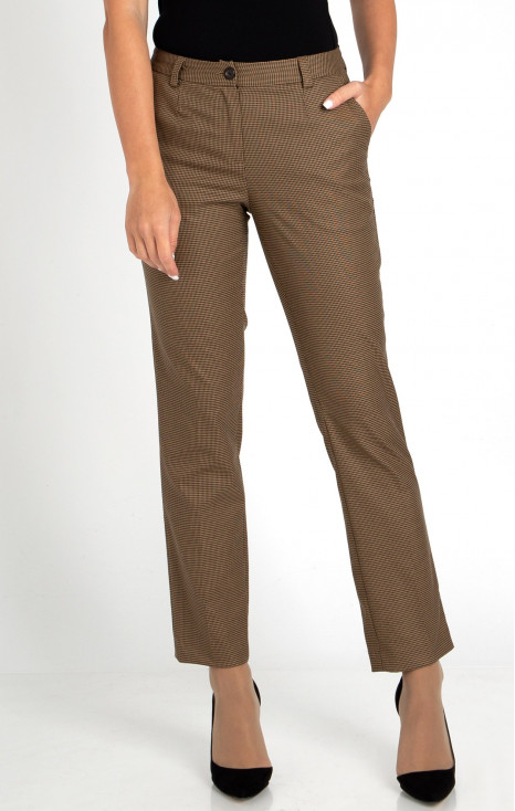 Pantaloni clasici dintr-un material elastic de lux, de culoare Almnond, cu pepit negru