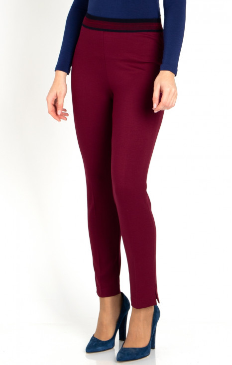 Pantaloni dintr-un material de tricot mulat și elastic, de culoare Red Plum