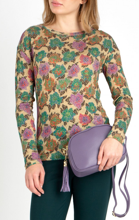 Bluză lejeră cu motive florale pe fond bej