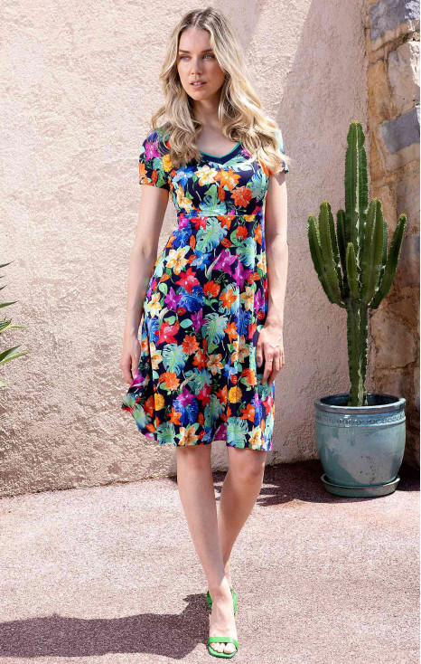 Rochie confortabilă de vară din tricot de culoare albastru închis cu motive florale aprinse 