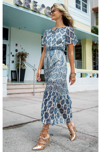 Flowing maxi dress with an eye-catching graphic print