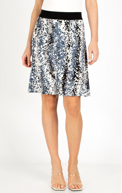 Fustă scurtă din tricot ușor cu desen grafic în alb și albastru