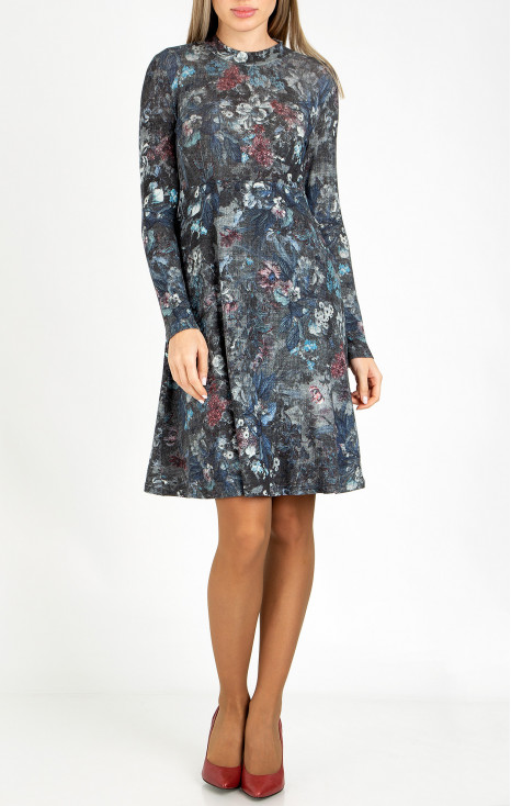 Rochie cu talie înaltă dintr-un material călduros și moale în gri grafit cu imprimeu floral 