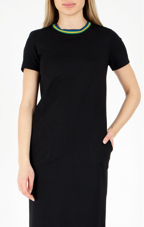 Rochie dintr-un material de tricot de lux în negru cu puncte delicate turcoaz