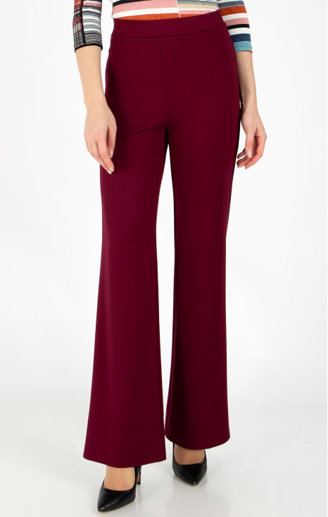 Pantaloni comozi dintr-o țesătură de tricot mulat, de culoare Red Plum