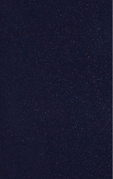 Bluză într-o siluetă lejeră de culoare albastru închis cu fire lucioase