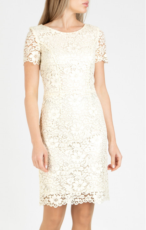 Rochie dreaptă din dantelă albă cu reflecții delicate aurii