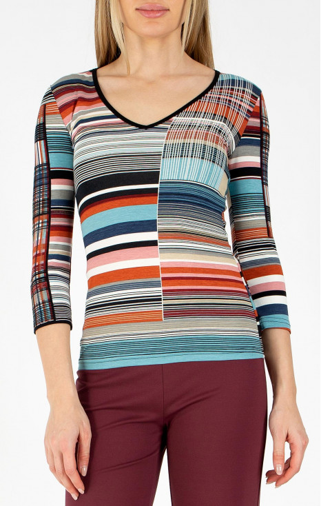 Bluză mulată cu decolteu V, cu dungi colorate dinamice