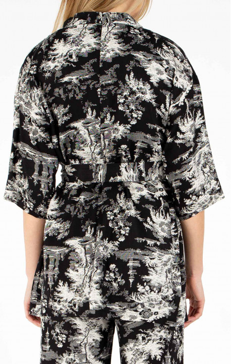 Chimonou scurt elegant din viscoză ușoară cu imprimeu alb-negru