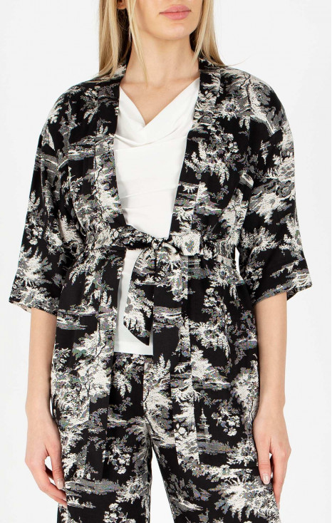 Chimonou scurt elegant din viscoză ușoară cu imprimeu alb-negru