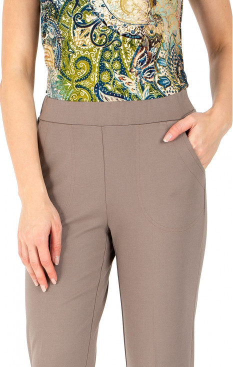 Pantaloni comozi din jerseu ajustat cu buzunare de culoare Taupe