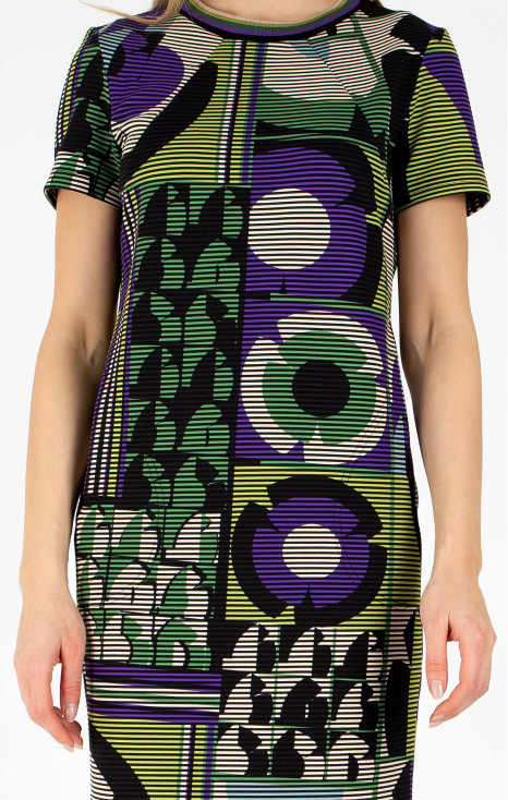 Rochie scurtă cu siluetă lejeră cu desen geometric-floral