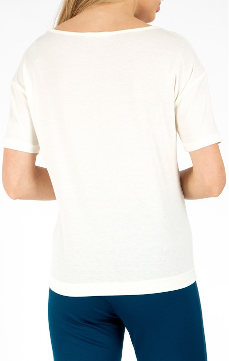 Bluză cu siluetă lejeră cu decupare în formă de picătură la decolteu de culoare Cocconut milk