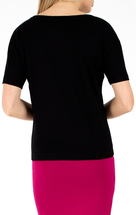 Bluză neagră cu siluetă lejeră cu decupare în formă de picături pe decolteu