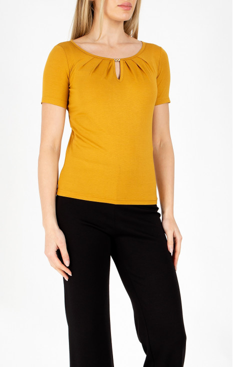 Bluză din jerseu elastic cu pliuri și decupare pe decolteu de culoare Honey Gold