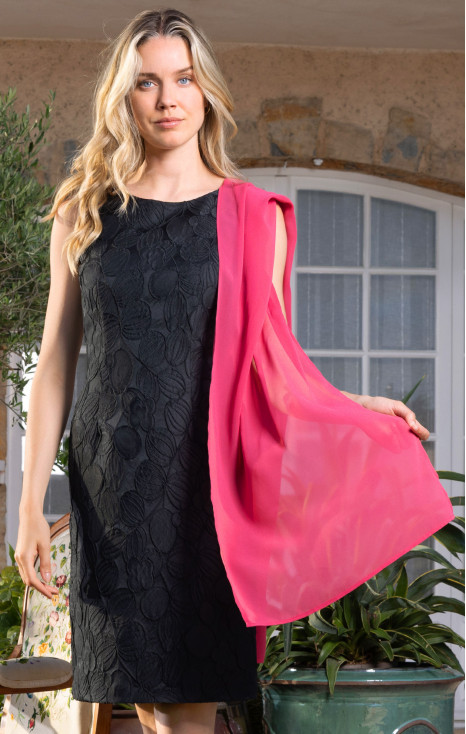 Rochie dreaptă de lux din jacquard negru în relief cu reflecții satinate și motive florale  