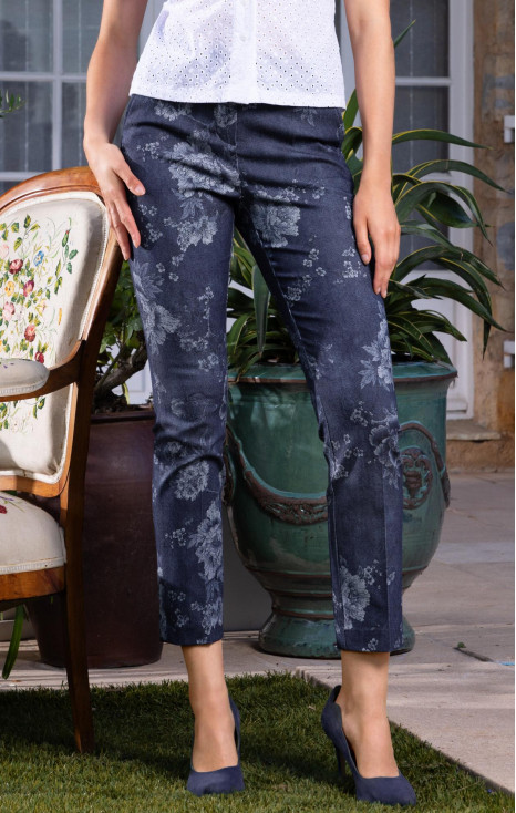 Pantaloni clasici cu efect denim și imprimeu floral 