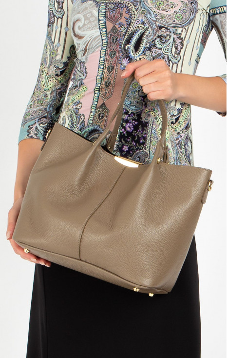 Geantă elegantă pentru damă, cu design minimalist și modern, de culoare Taupe