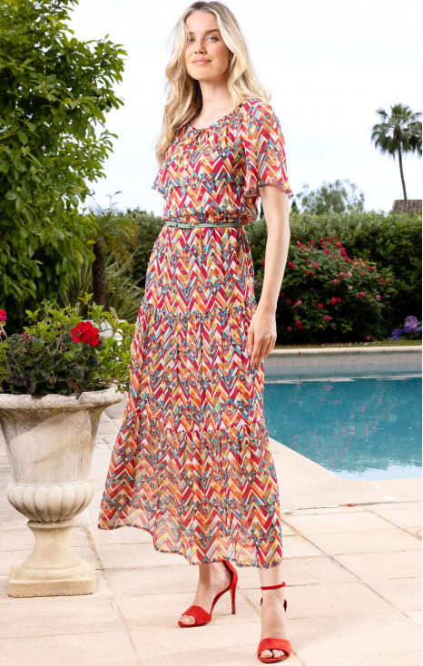 Rochie lungă vaporoasă cu volane din viscoză creponată într-un desen zigzag în nuanțe calde de coral