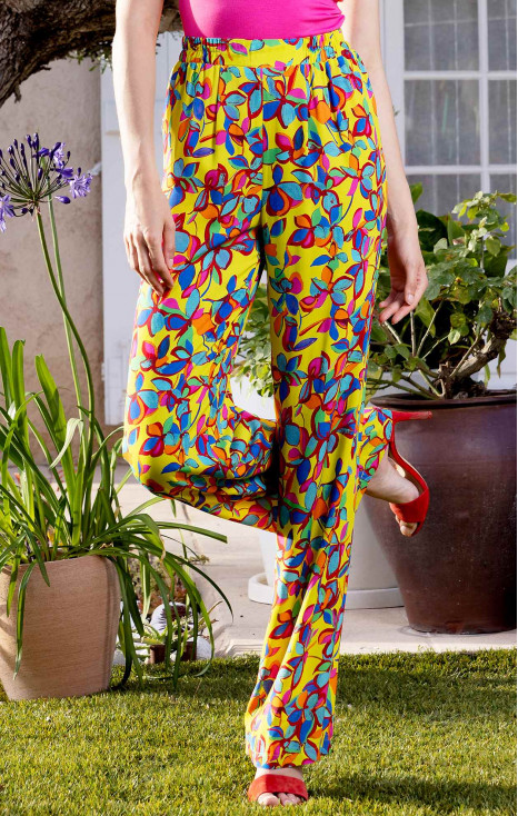 Pantaloni vaporoși de vară din viscoză de culoare Celery cu imprimeu floral intens în culorile Aqua Green și Fuchsia