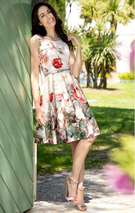 Rochie feminină cu un frumos imprimeu floral