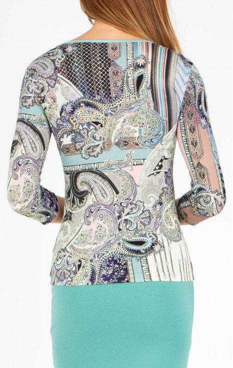 Bluză din tricot moale cu motive paisley, în nuanțe de albastru și verde