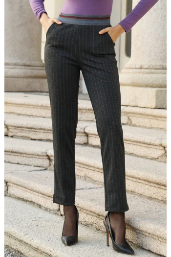 Pantaloni eleganți din material de tricot mulat, de culoare grafit cu dungi albe
