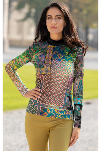 Bluză tip helancă din tricot lejer, cu desen patchwork spectaculos