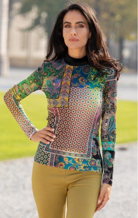 Bluză tip helancă din tricot lejer, cu desen patchwork spectaculos