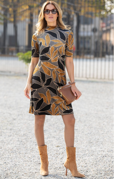 Rochie din catifea, cu desen floral stelizat, &icirc;n nuanțe calde de auriu și grafit