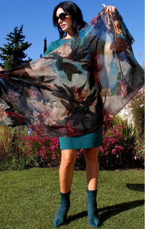 Premium Wool Scarf – Dark Blossom Elegance