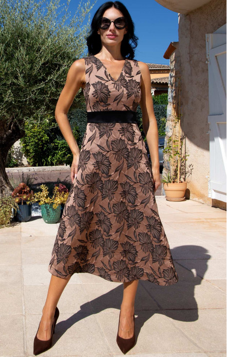 Rochie elegantă din jacquard satinat, în culoarea Cafe Crème, cu frumoase motive florale negre