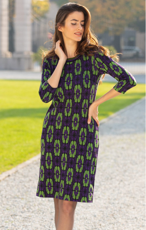 Rochie dreaptă din tricot moale, cu imprimeu floral &icirc;n culorile Royal Purple și Forest Green