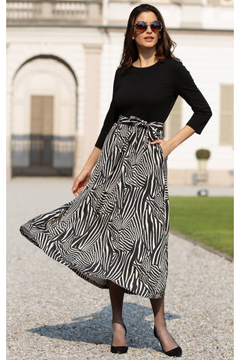 Rochie elegantă cu imprimeu grafic, în negru și ecru. [1]