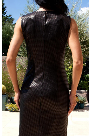 Rochie mini elegantă, neagră, cu efect de piele. [1]