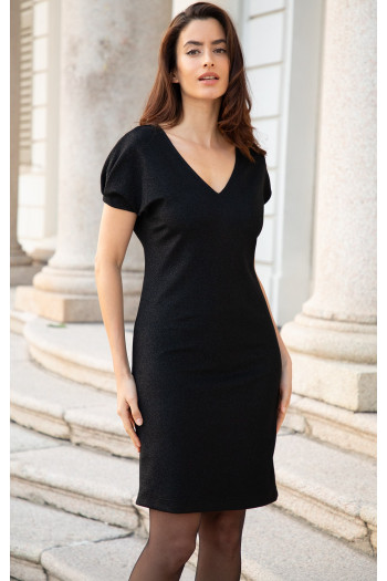 Rochie strălucitoare cu fire metalice, în negru.